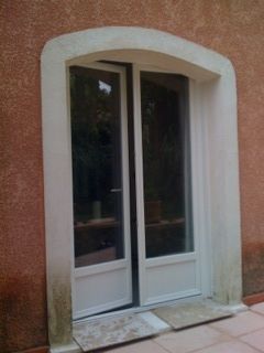 Porte-Fenêtre PVC sur mesure cintrée posée par IDS Alessis SERRURERIE