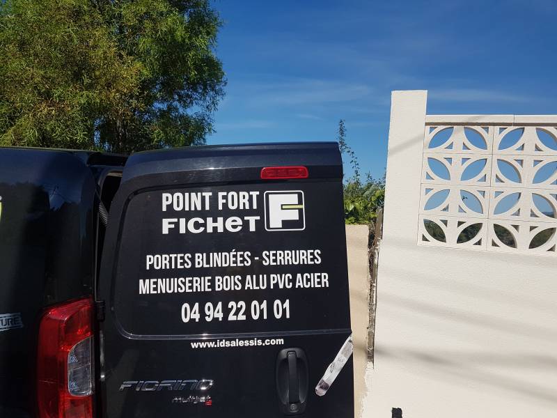 Ouverture de porte claquée par un serrurier de confiance à TOULON