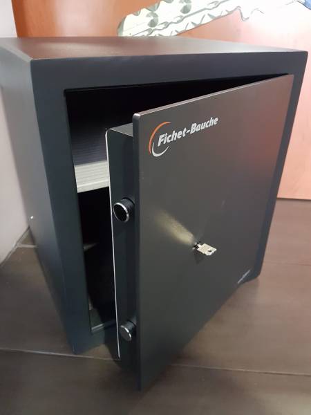 Coffre de sécurité CHUBB SAFE Confident 80 fermeture par 2 pênes latéraux