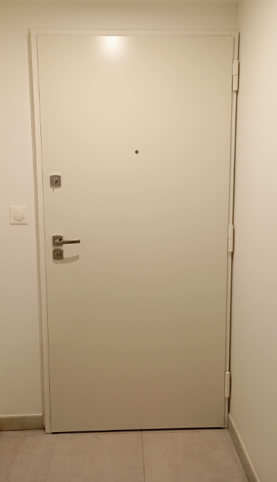 Bloc porte blindée dans copropriété neuve à Hyères