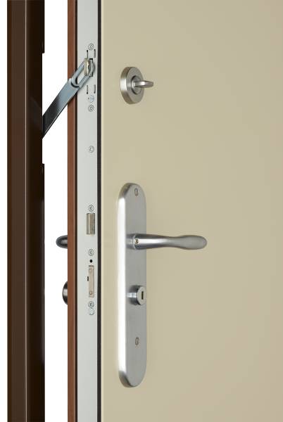 Installation d'une porte blindée FICHET dans un appartement à Toulon