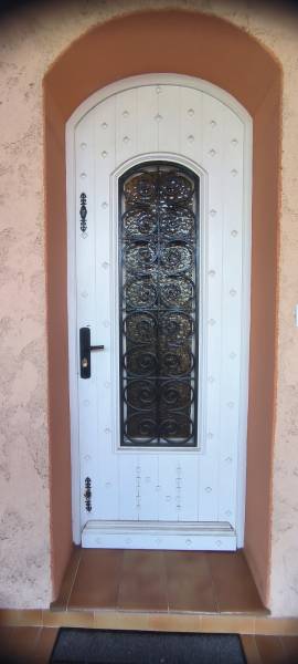 Poignée blindée parfaitement intégrée une porte existant à La Valette du Var