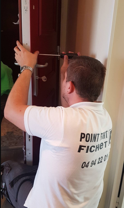 Des techniciens serruriers qualifiés à votre service jusqu'à 21h Toulon Hyères