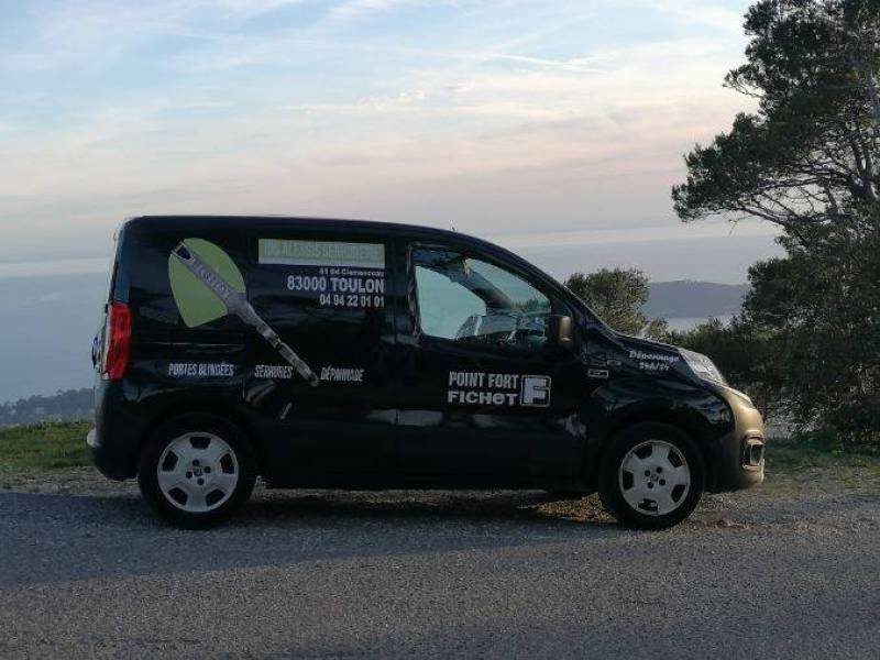 Une équipe à votre écoute pour toute urgence en serrurerie à Toulon